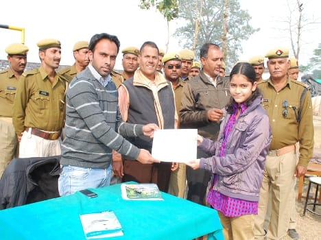 child recive gift