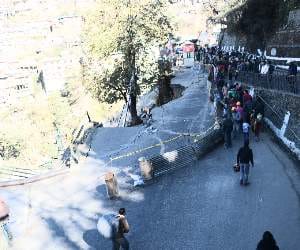 live landslide circular road shimla.