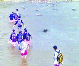 students have to cross river to reach school kotkhai shimla.