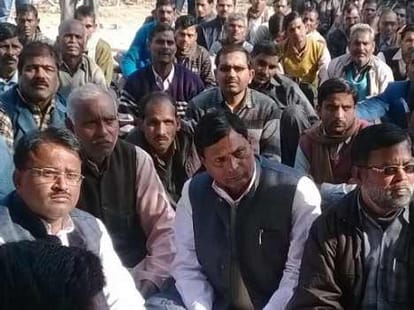 lathicharge by up police in uttarpradesh.
