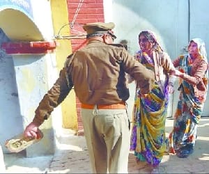 snatching with lady of karnal in chandigarh bus