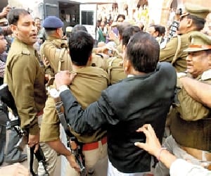 Nursing , clinics raided, five doctors notice