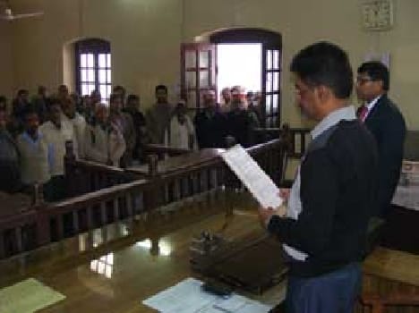 civil Bar Association poll ? 18 papers filed 