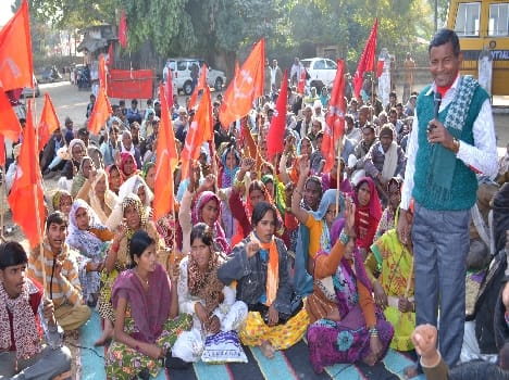 khemas ka pradarshan