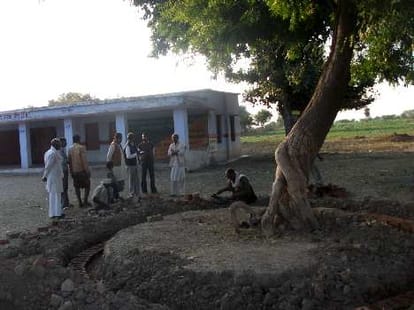 Ghost in a School of Banda District in UP; Kids fainted while playing