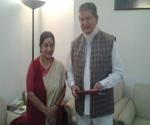 harish rawat met sushma swaraj on kailash track.