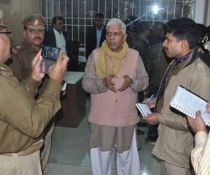 Loot in front of governor house in UP.