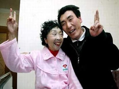 32 year age gap couple all set to celebrate 18th wedding anniversary