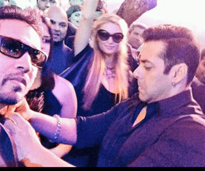 Salman Khan Gifted 25 Lakhs Diamond Necklace to Paris Hilton
