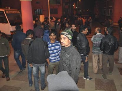 Tension in Lucknow - 2 Groups of Same Stated Fighting