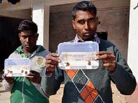 Hold of counterfeit notes Dealers