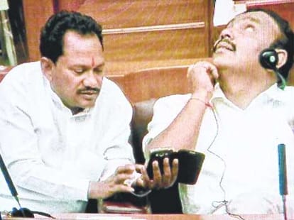 BJP MLA caught Watching Priyanka Gandhi's photo on Zoom in Assembly