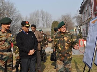 Manohar Parrikar reviews security situation in jammu and kashmir
