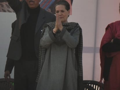 Congress reacts on Sakshi Maharaj Statement.