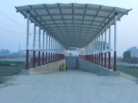 Under the current two unmanned crossing