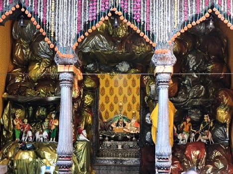 riligious function in thakur radharaman temple