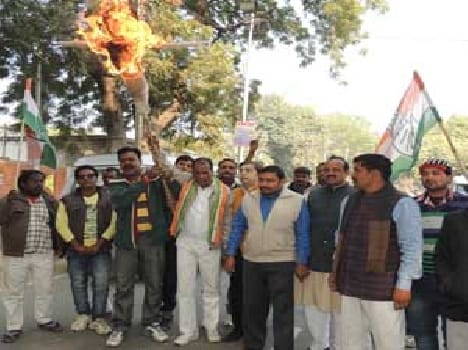 Modi's effigy congressman blew out procession
