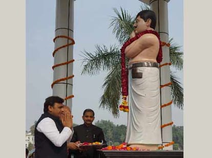 Akhilesh inaugrates plans in Kanpur.