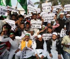 Muslims show protest over reconversion.