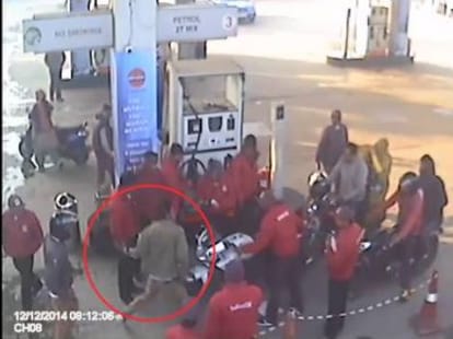 up police brutly beated to petrol pump employer.
