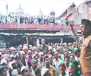 Lack of officers in minority dept in UP.