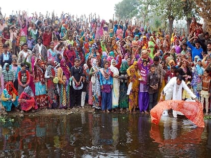 ngt bans dumping in yamuna