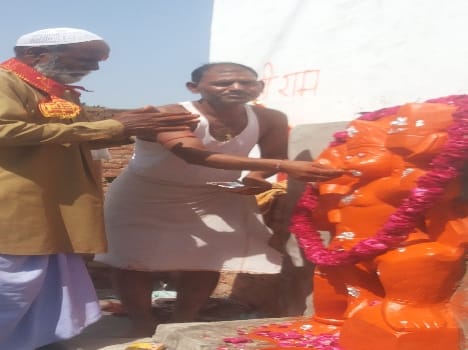 Muslim man worshipinh hanumanji in mathura