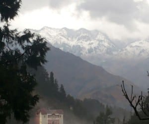 snowfall in uttarakhand mountains