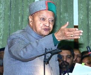 tug of war between cm virbhadra singh and dhumal.