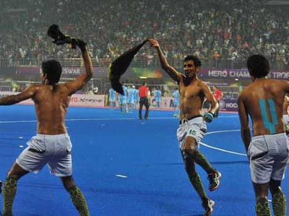 pak players forgot manners after win.