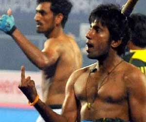 pak players forgot manners after win.
