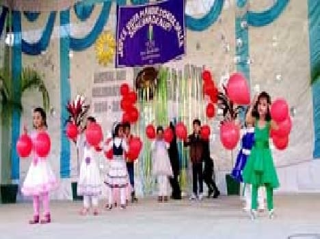 It was great applause by the children at the dance