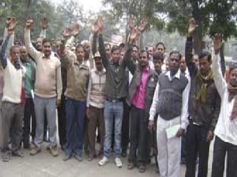 Visible unity of the workers , asking the right