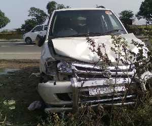 property dealer hits 3 people with safari.