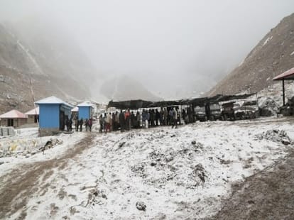 heavy snowfall in uttarakhand