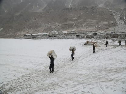 rain and snowfall continue in uttarakhand.