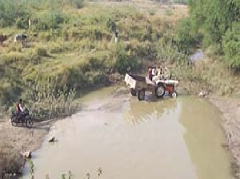 The villagers made ??of bamboo bridge