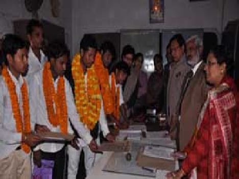 Student enrollment by 24 for election
