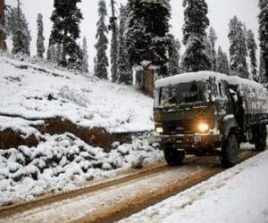 Army truck skid on snow in sangla kinnaur three cops died.