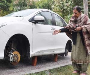 Honda City Car Tyre Robbery in Mohali