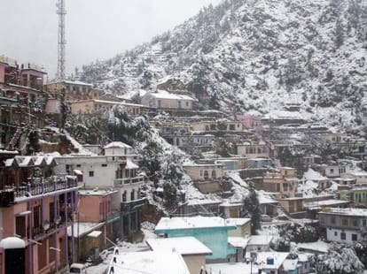 heavy snowfall in uttarakhand