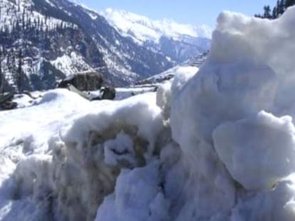 heavy snowfall in uttarakhand.