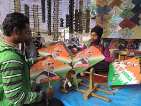 Modi kite young admirer