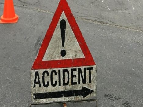 12 injured in accident on yamuna expressway