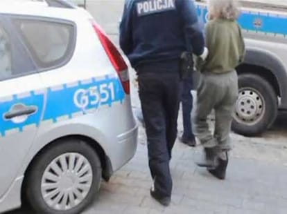 Mother chained and locked daughter in bathroom; found after an year rotting