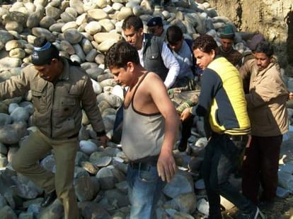 four workers buried in rubble in uttarakhand.