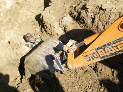 four workers buried in rubble in uttarakhand.