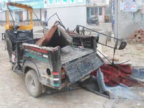 Standing in the truck rammed Tempo , the couple 's death