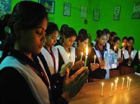 Students lighted candle tribute