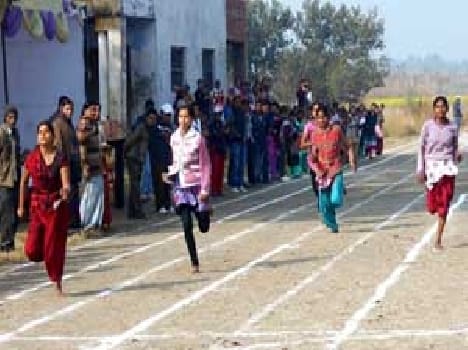 poonam first in 800 meter rase
